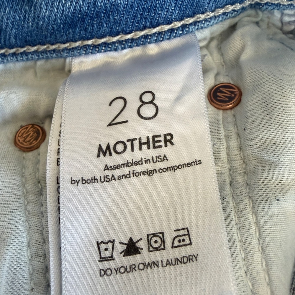 MOTHER Weekender Jeans in Layover 28 - Picture 6 of 9